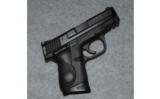 Smith & Wesson M&P 40c.40 S&W - 1 of 2