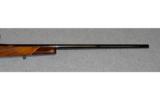 Weatherby ~ Mark V Deluxe ~ .300 Wby Mag - 4 of 9