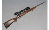 Weatherby ~ Mark V Deluxe ~ .240 Wby Mag - 1 of 9