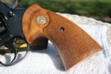 Colt Python 4" Blue 1964 Original Finish and two sets grips - 4 of 15