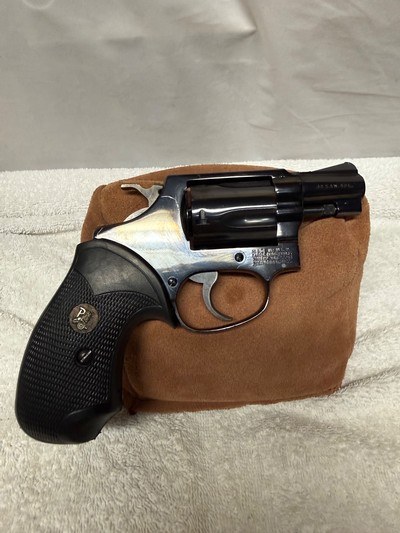 Smith & Wesson Model 36 Blue 2 sets of grips Excellent Condition - Image 5 of 13
