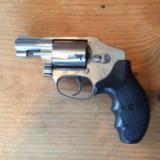 Smith & Wesson Model 640 - 2 of 7