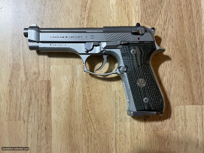 Beretta 92FS Inox