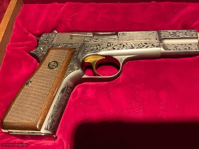 Browning 9 MM Louis XVI
Engraved High Power