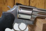 Smith & Wesson 686-3 Classic Hunter 357 Stainless 6 in. bbl unfluted cylinder Lew Horton 1988 Ltd Ed.
- 4 of 10