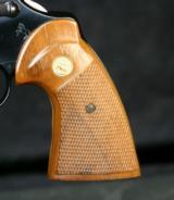 Colt Python
.357
MAGNUM - 9 of 11
