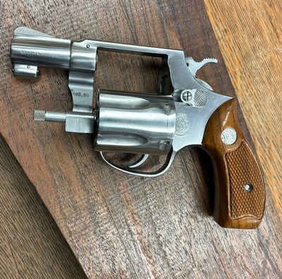 Smith & Wesson model 60 38spl - Image 3 of 5