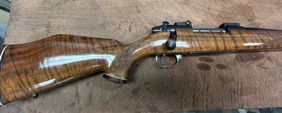 Weatherby Mark V 257 Weatherby Magnum - Image 1 of 7