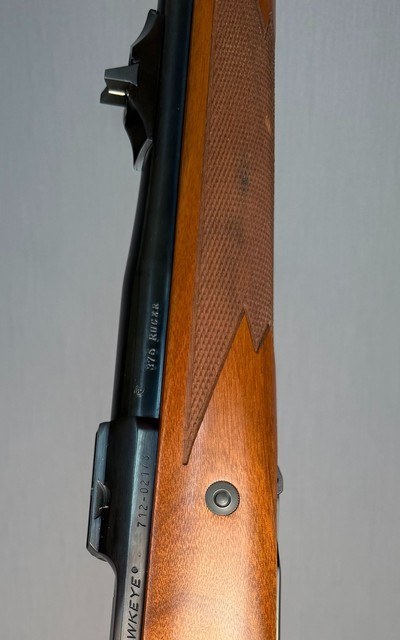 Ruger M77 Hawkeye Hunter LEFT HAND Threaded in 375 Ruger  LIKE NEW 100% WOOD 100% Checkering 100% Blue - Image 3 of 12