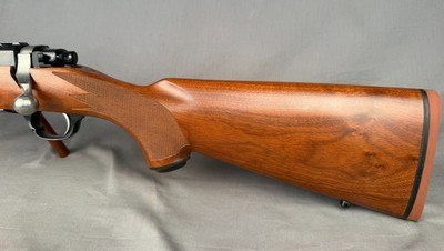 Ruger M77 Hawkeye Hunter LEFT HAND Threaded in 338 RCM LIKE NEW 100% WOOD 100% Checkering 100% Blue - Image 6 of 11