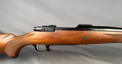 Ruger M77 Hawkeye Hunter LEFT HAND Threaded in 338 RCM LIKE NEW 100% WOOD 100% Checkering 100% Blue - Image 4 of 11
