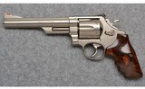 Smith & Wesson ~ 29-2 ~ .44 Rem. Mag. - 2 of 3