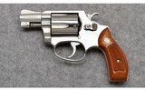 Smith & Wesson ~ 60 Chief's Special ~ .38 S&W Spec. - 2 of 3