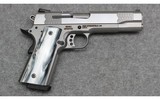 Smith & Wesson ~ SW1911 ~ .45 Auto - 1 of 4