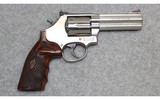 Smith & Wesson ~ 686-6 ~ .357 S&W Magnum - 1 of 3