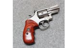 Smith & Wesson
66 4
.357 Magnum
