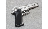Smith & Wesson ~ 1006 ~ 10MM - 1 of 2