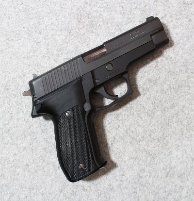 Sig Sauer ~ P226 ~ 9mm Luger