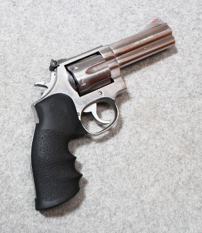 Smith & Wesson ~ 686 ~ .357 Magnum