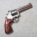 Smith & Wesson ~ 686-6 Plus Deluxe ~ .357 Magnum - Image 1 of 3
