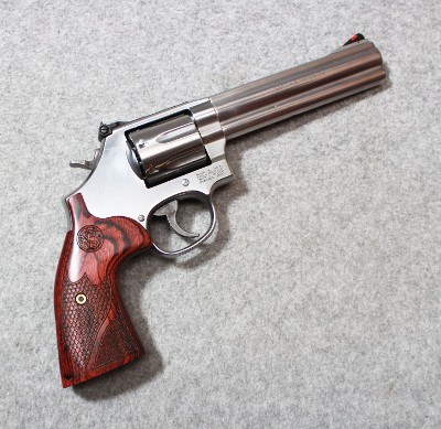 Smith & Wesson ~ 686-6 Plus Deluxe ~ .357 Magnum - Image 1 of 3