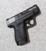 Smith & Wesson ~ M&P 9 Shield ~ 9mm Luger - 1 of 2