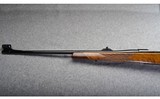 Weatherby ~ Mark V Deluxe ~ .300 Wby. Mag. - 9 of 12
