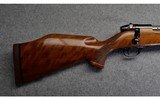 Weatherby ~ Mark V Deluxe ~ .300 Wby. Mag. - 2 of 12