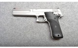 Smith & Wesson~2206~.22 LR - 2 of 4