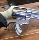 Smith & Wesson 29-2 44 Magnum - 16 of 19