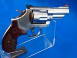 Smith & Wesson 629-6 Deluxe .44 Magnum - 1 of 2