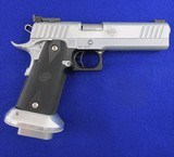 STI 2011 Edge .40 S&W WCase - 1 of 4