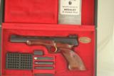 Browning Medalist 22 LR Target pistol - 1 of 6