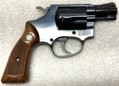 Smith & Wesson Model 36 Chief's Special, 38 Special. Square butt