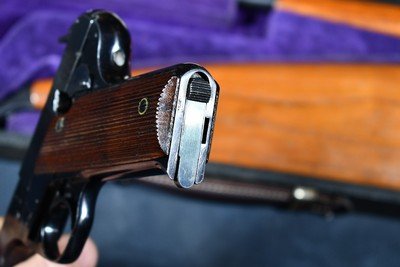 INCREDIBLE FIALA GUN AND EQUIPMENT COMPANYMODEL 1920 .22 SINGLE SHOT PISTOL / RIFLE 3 BARREL SET WITH FACTORY SUPPLIED CASE AND ACCESSORIES - Image 8 of 18