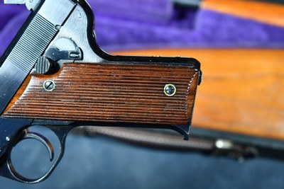 INCREDIBLE FIALA GUN AND EQUIPMENT COMPANYMODEL 1920 .22 SINGLE SHOT PISTOL / RIFLE 3 BARREL SET WITH FACTORY SUPPLIED CASE AND ACCESSORIES - Image 9 of 18