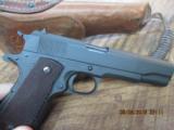 COLT 1911A1 (MFG. 1942) 45 ACP PISTOL ALL CORRECT PARTS AND 99% OEIGINAL PARKERISING W/ 1942 HOLSTER - 5 of 12