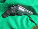 SMITH & WESSON 500 4 INCH BARREL REVOLVER
S&W WITH AMMO - 3 of 4