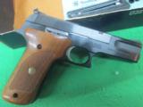 SMITH & WESSON MODEL 422 .22LR SEMI AUTO 41/2 INCH BARREL BLUED WITH BOX AND PAPERS
- 3 of 5