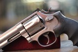 Smith & Wesson Model 686-4. 7 Shot - 3 of 9