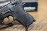 Smith & Wesson Model
469 " The Mini Gun" .9mm - 2 of 7
