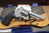 Smith & Wesson Model 66-5357 MagnumRevolver - 6 of 8