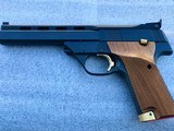 High Standard Victor
.22 Caliber Target Pistol - 4 of 6