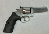 Smith & Wesson Model 617-6 K22 Masterpiece. 22 Caliber DARevolver - 1 of 9