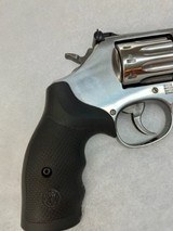 Smith & Wesson Model 617-6 K22 Masterpiece. 22 Caliber DARevolver - 2 of 9