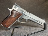 Smith and Wesson M952-2 Stainless 9mm Bullseye - 1 of 9