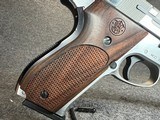 Smith and Wesson M952-2 Stainless 9mm Bullseye - 2 of 9