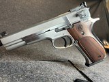 Smith and Wesson M952-2 Stainless 9mm Bullseye - 4 of 9
