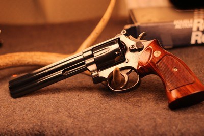 Smith & Wesson model 586 357 magnum - Image 1 of 10