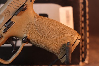 Smith and Wesson M&P 2.0 9mm - Image 7 of 10
